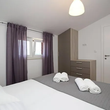 Sunshine Residence Baska بيت ضيافة