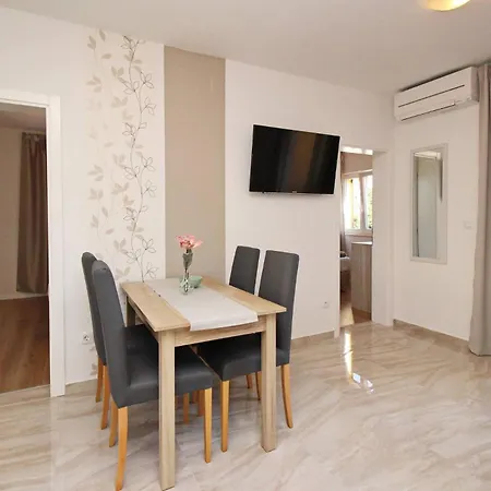 بيت ضيافة Sunshine Residence Baska 3*