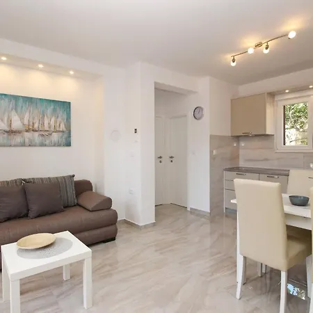 Sunshine Residence Baska