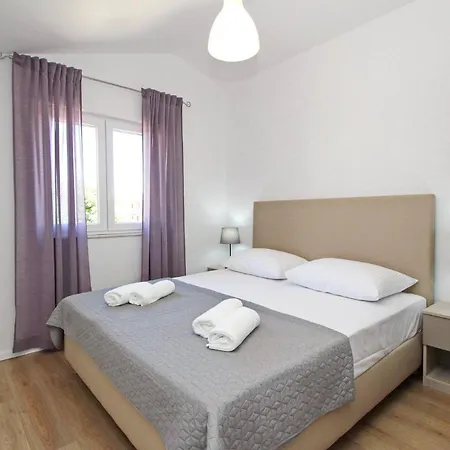 Sunshine Residence Baska Guest house