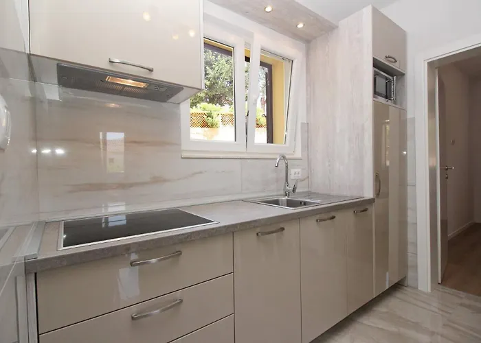 Sunshine Residence Baska 3*